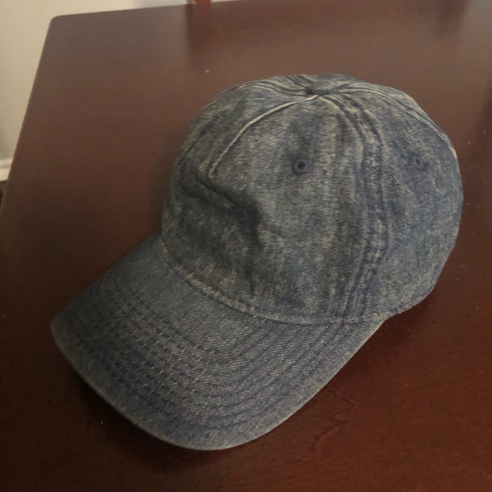 No Boundaries denim cap